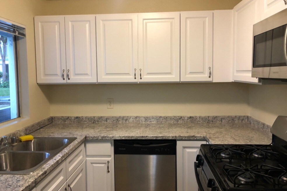 Building Photo - 200 W Chestnut St