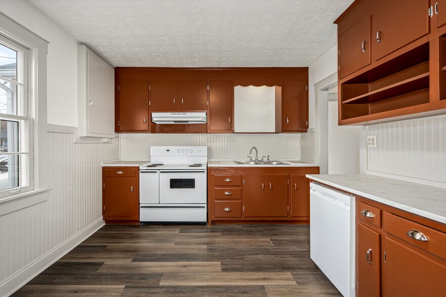 Building Photo - 308 1st Ave