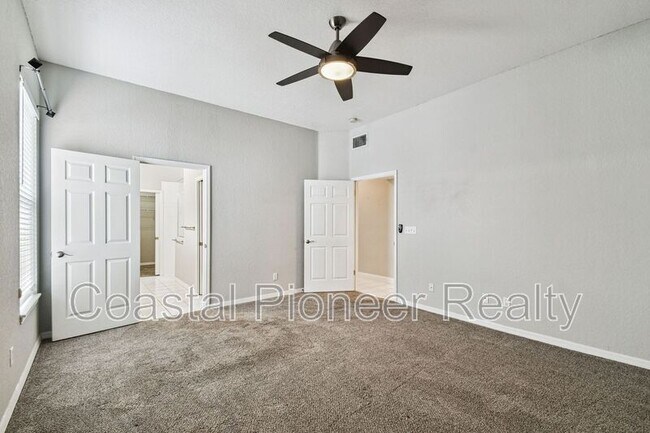 Building Photo - 6105 S Elkins Ave