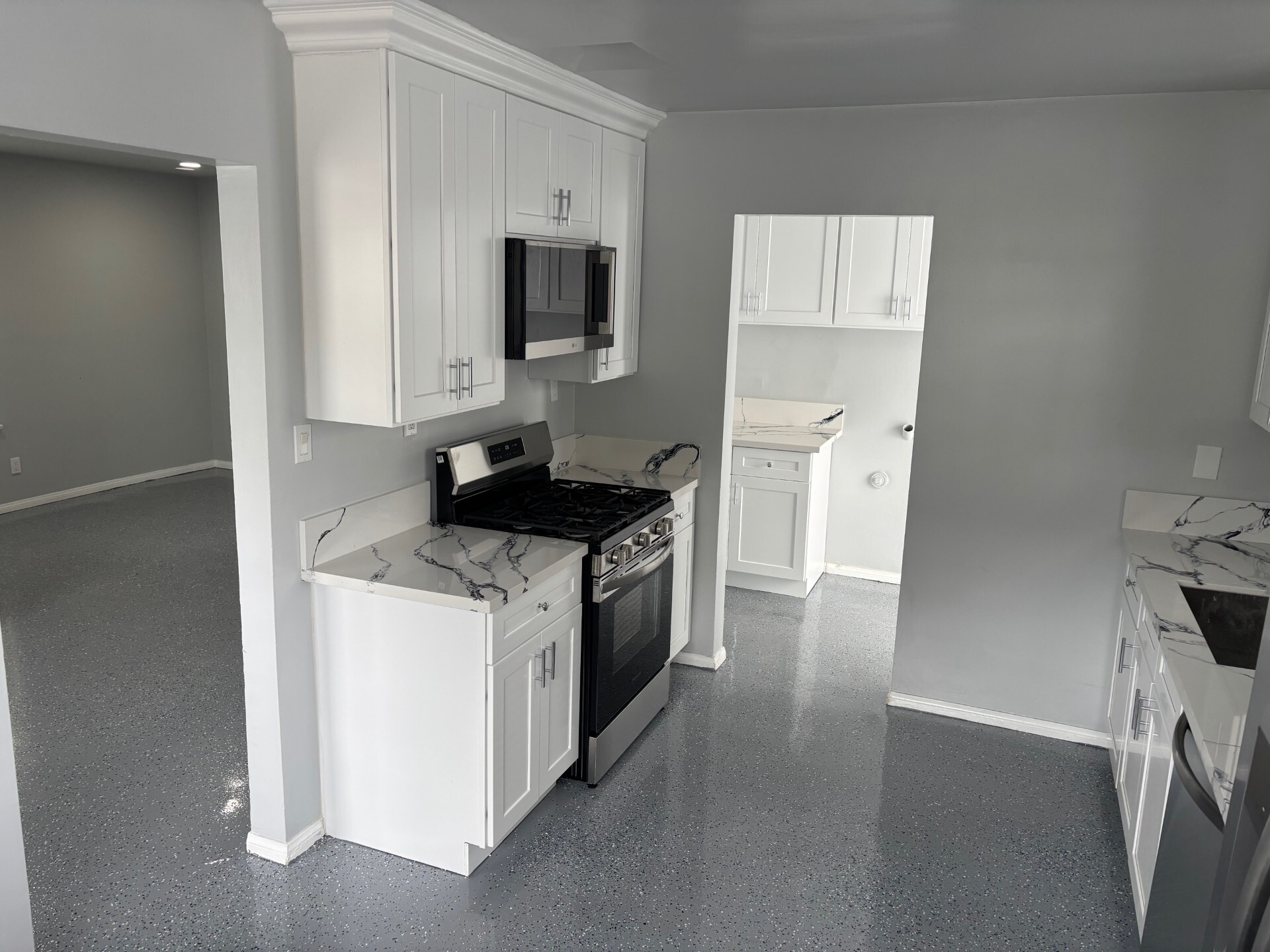 Building Photo - 111 Barney Ct