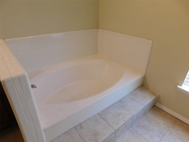 Building Photo - 3303 Rimrock Dr