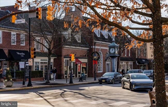 Building Photo - 406 Kings Hwy E