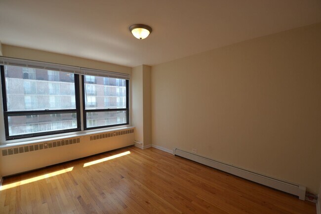 Building Photo - 4180 N Marine Dr