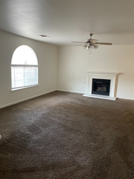 Building Photo - 527 Grundy Ave