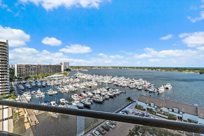 Building Photo - 100 Lakeshore Dr