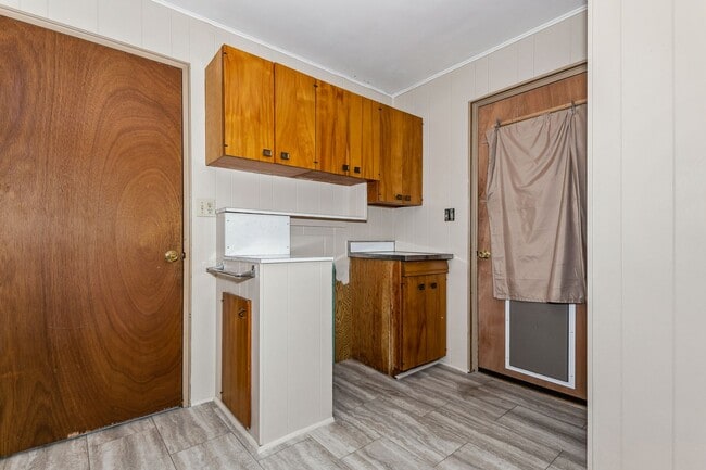 Building Photo - Very cool home with Retro feel - Check it ...