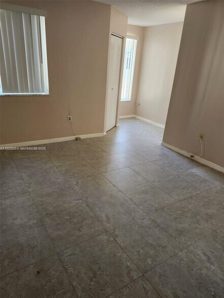 Building Photo - 665 NW 85th Pl