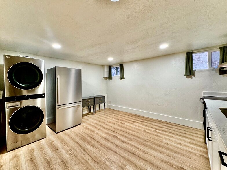 Building Photo - 76 W 200 S