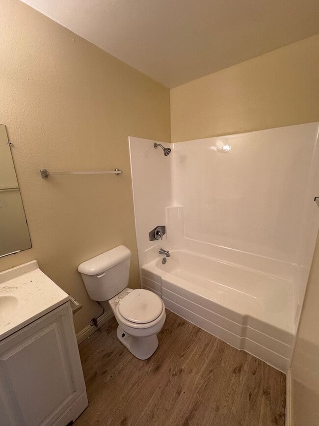 Building Photo - 2 Bedroom 1.5 Bath Attached unit available