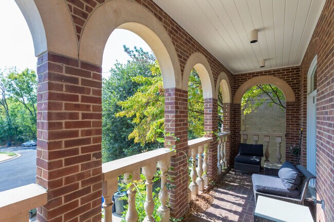 Building Photo - 4611 Charleston Terrace NW