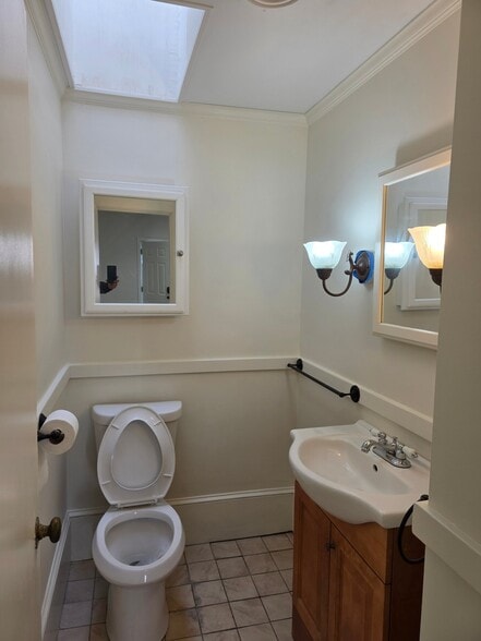 Building Photo - 64 Kenyon St