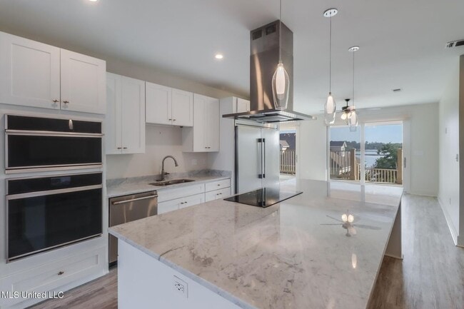 Building Photo - 238 Lovers Ln