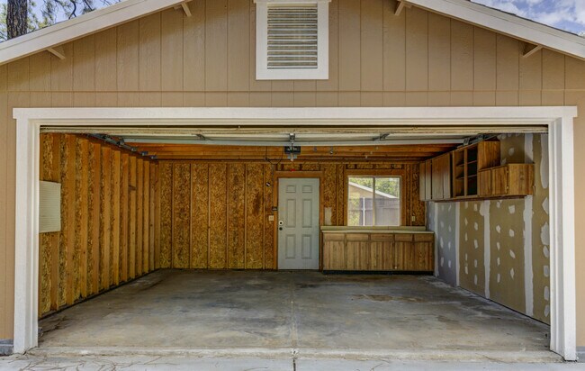 Building Photo - Home for Rent in Prescott!  - Alley Parking