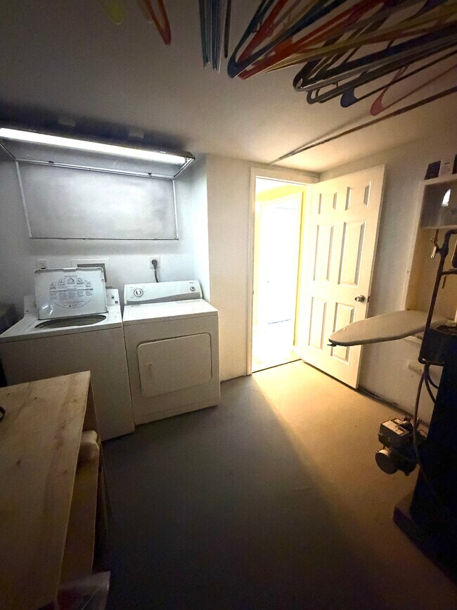 Building Photo - 25 Terrace View Rd