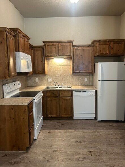 Building Photo - 4300 Hunters Place Dr