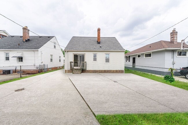 Building Photo - Beautiful 3 beds, 1.5 bathroom home with b...