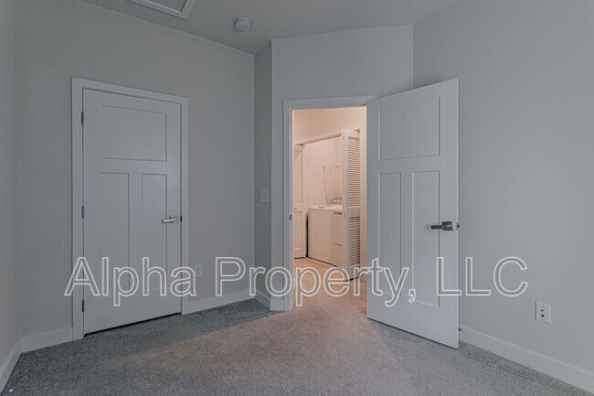 Building Photo - 120 Rollins Ave