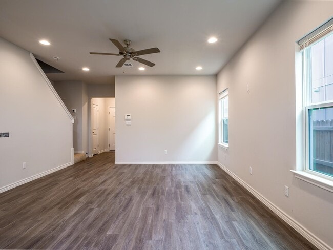 Building Photo - 213 Peruna Dr