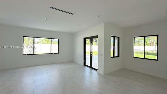 Building Photo - 19700 NE 14th Ave