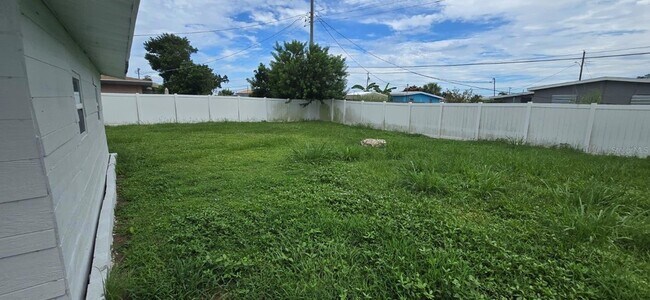 Building Photo - 480 Sharon Cir