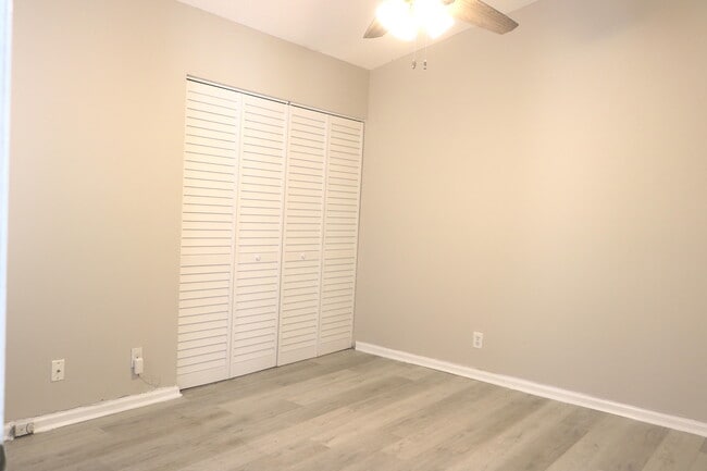 Building Photo - 1037 Island Manor Dr