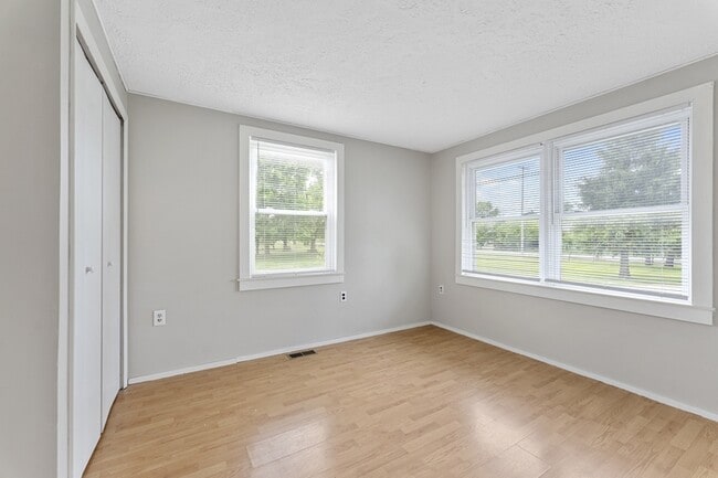 Building Photo - 6611 Scofield Rd