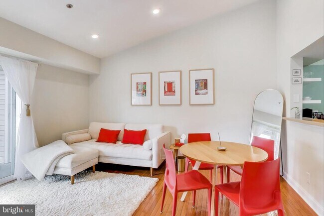 Primary Photo - 3315 Wyndham Cir