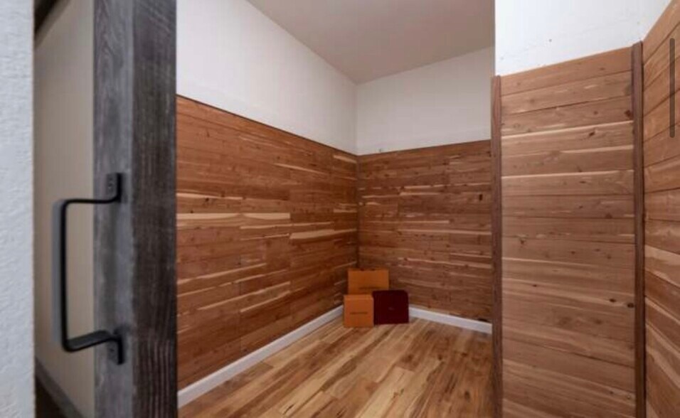 Masterbedroom closet - 6 Crippleridge Ct