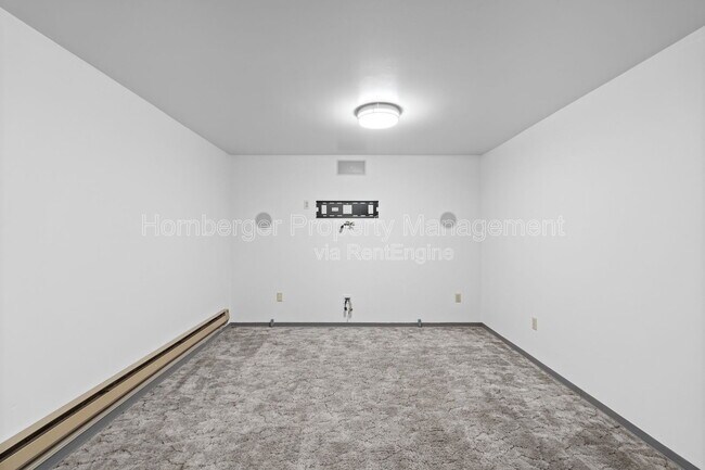 Building Photo - 1703 N Walnut Rd