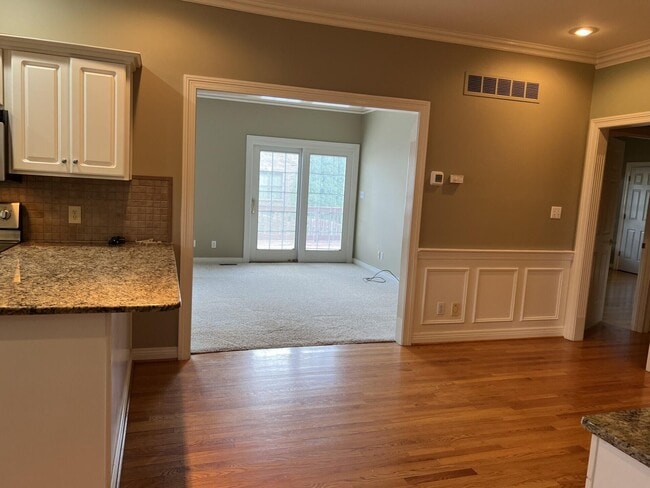 Building Photo - 4204 Nutmeg Dr