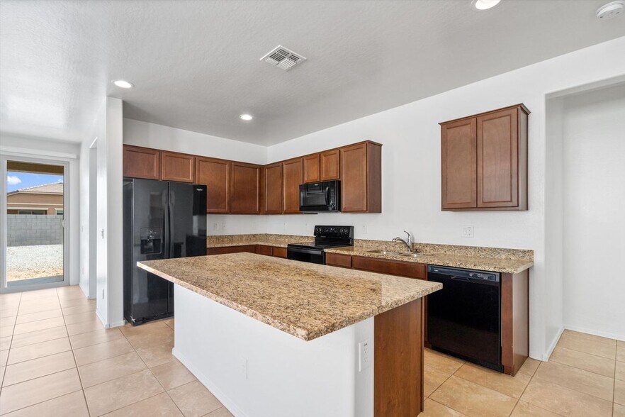 Building Photo - 15821 W Mauna Loa Ln