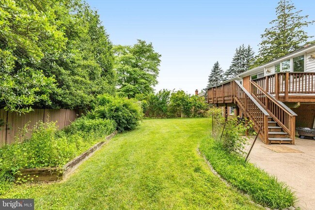 Building Photo - 1023 Westbriar Dr NE