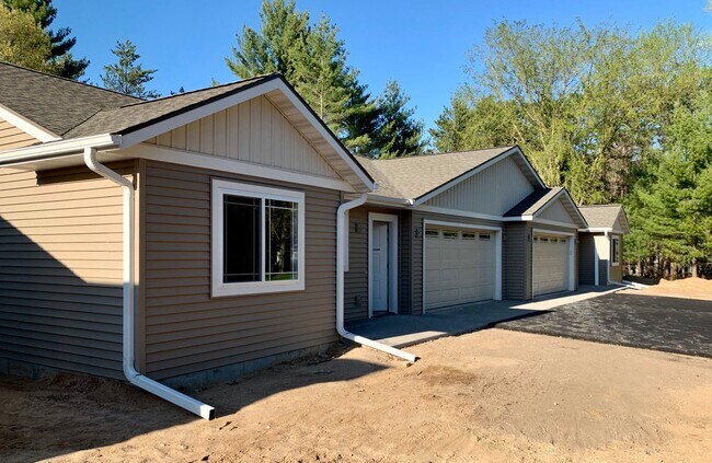 Building Photo - 122-124 Hickory Lane