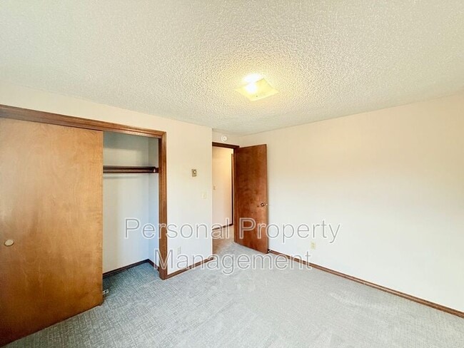 Building Photo - 414 W 39th St