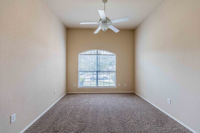 Building Photo - 906 Ashbury Bluff