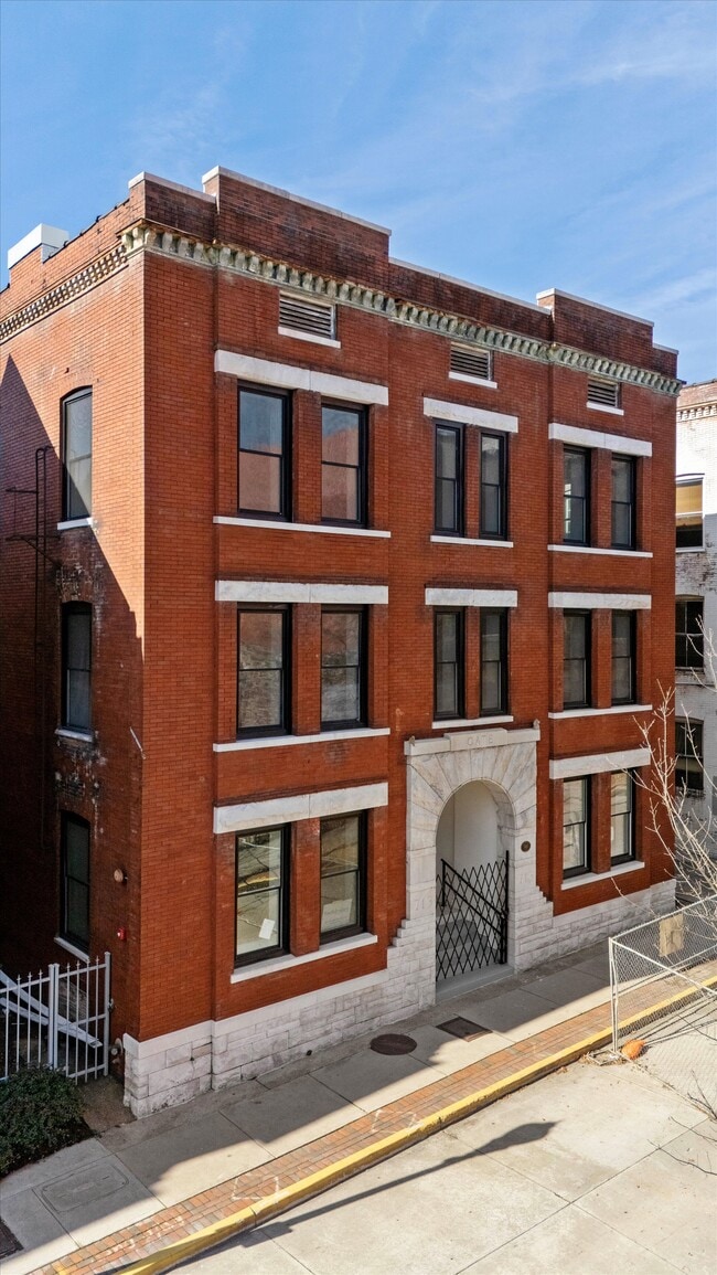 Building Photo - 713 Market St