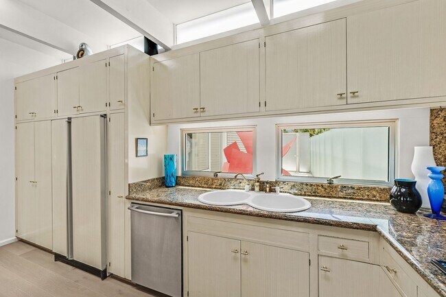 Building Photo - 862 Pacheco St