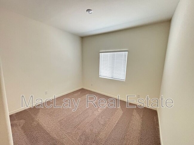 Building Photo - 675 N Crowned Dove Trail