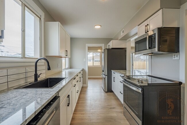 Building Photo - 566 N 24th St