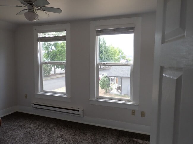 Building Photo - 307 10th Ave SE