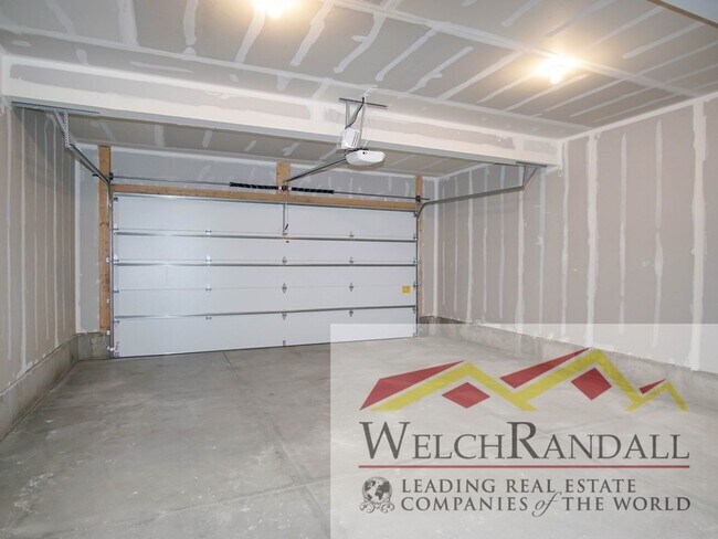 Building Photo - Spacious 3 Bed 2.5 Bath Townhome in West Haven