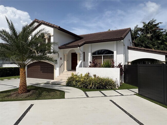 Building Photo - 6610 SW 104th Ct