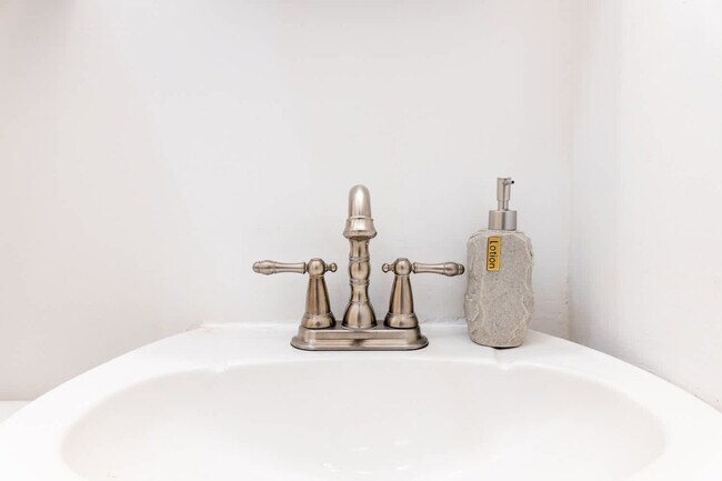 Building Photo - 1435 2nd Ave