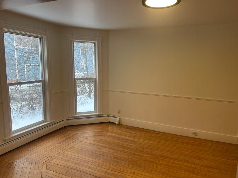 Living room - 43 Franklin St