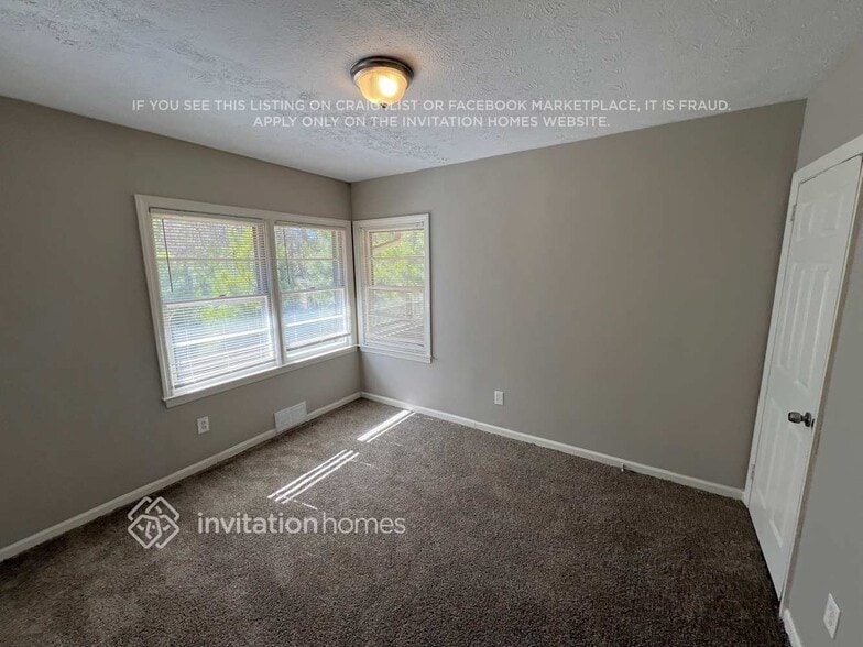 Building Photo - 35 Circle Creek Dr