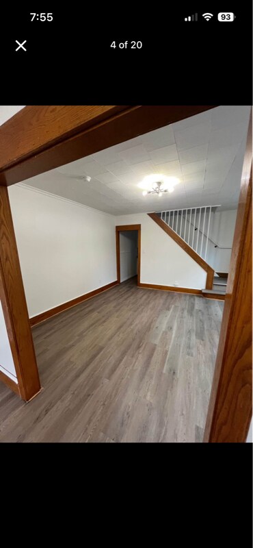 Building Photo - 324 S Main St