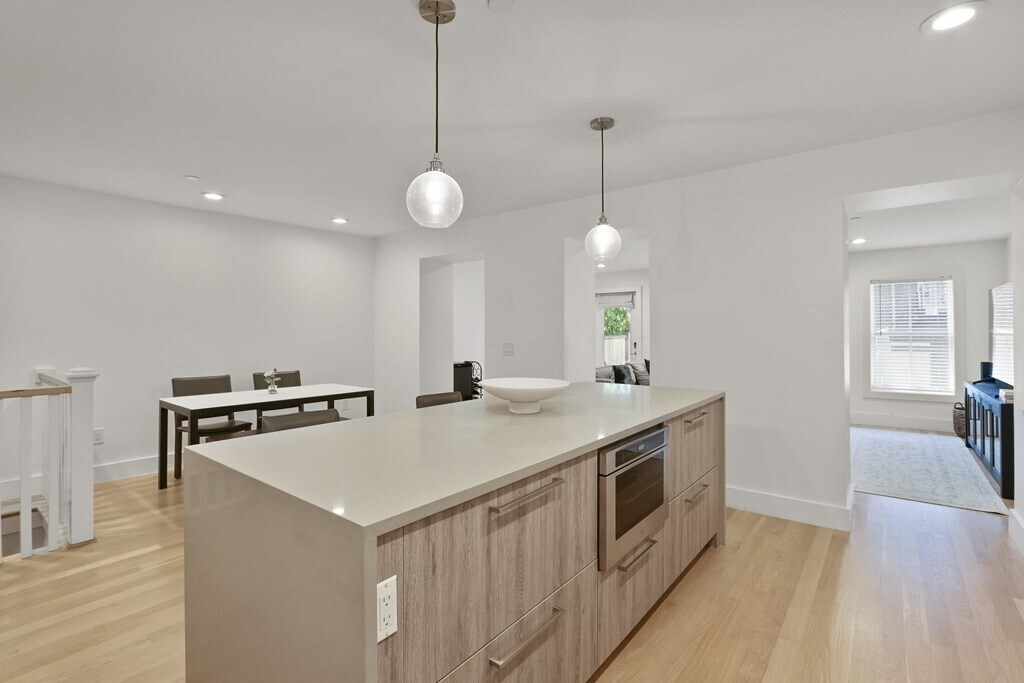 Building Photo - 53 E Springfield St