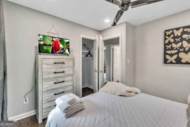 Building Photo - 597 South Gordon Rd SW