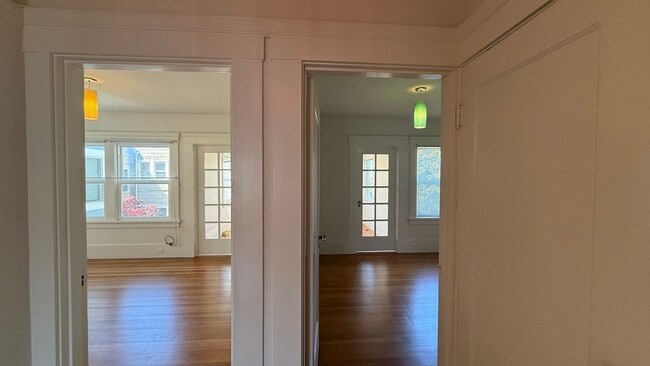 Building Photo - DREAM HOME! Spacious 3 BR + Sunroom/ 1.5 BA  in the Richmond area- AMSI