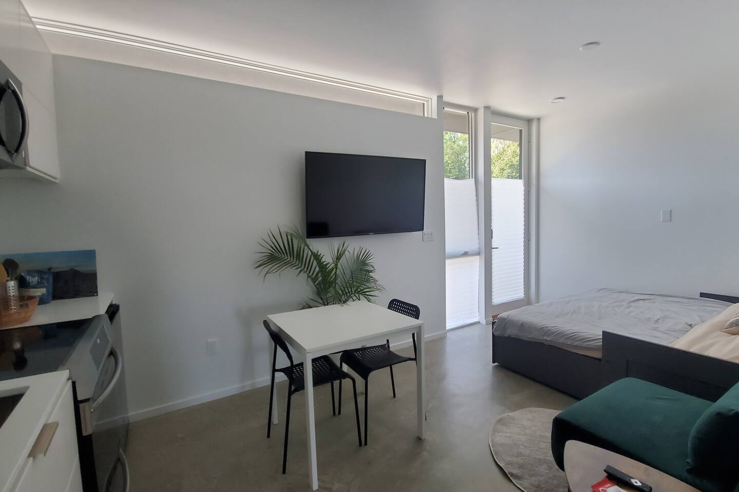 Studio main space and street entrance - 2427 Binnen Ln